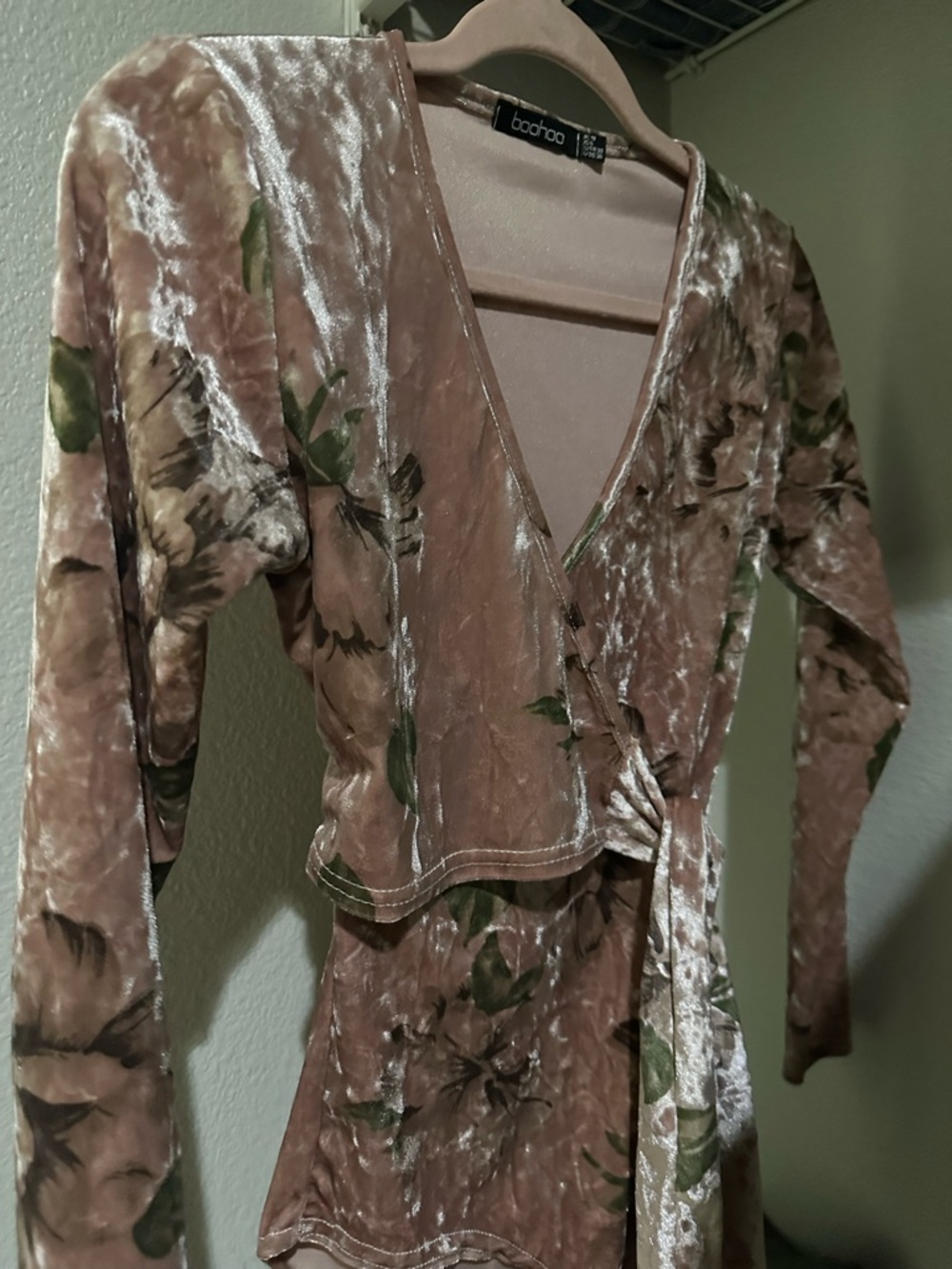 Boohoo Dusty Pink Velvet Floral Wrap Bodysuit